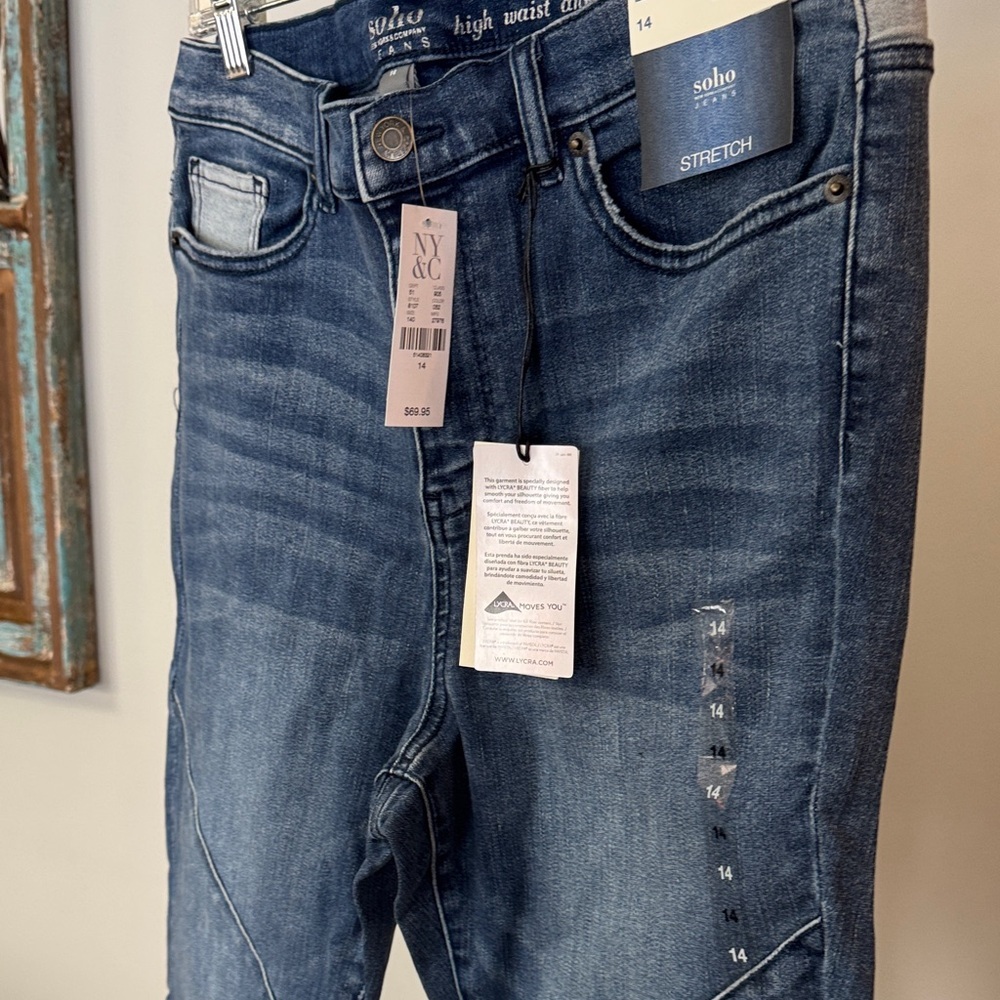 Soho Women's denim two tone ultimate stretch Ankle Jeans NWT 14 - Picture 3 of 14